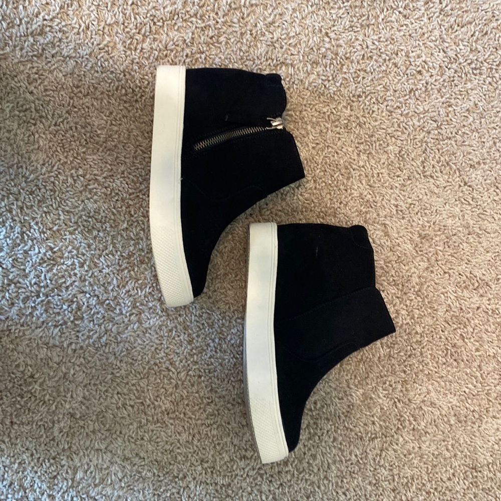 Platform Zip Up, Black!